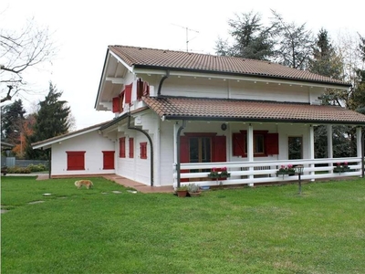 Esclusiva villa in vendita VIA PASCOLI , 32, Casnate Con Bernate, Como, Lombardia