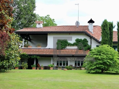 Esclusiva villa in vendita Via Plinio, Erba, Como, Lombardia