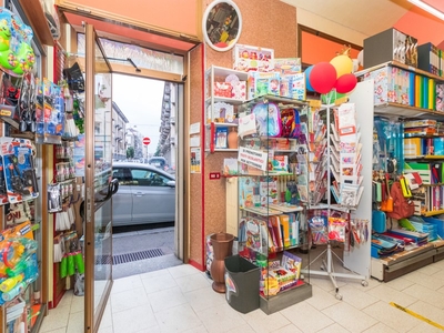 Immobile commerciale in Vendita a Torino, zona San Donato, 54'000€, 60 m², arredato