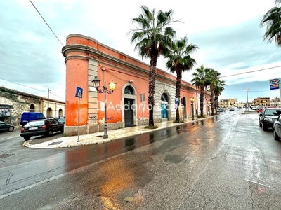 Locale Commerciale in vendita a Taranto taranto