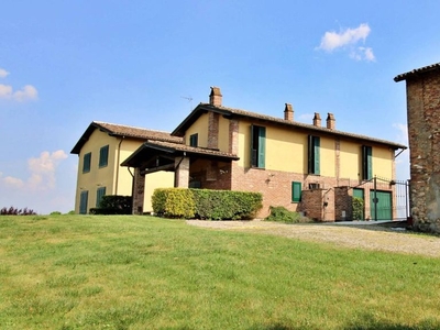 Lussuoso casale in vendita Frazione Torre Quattrino, Montù Beccaria, Lombardia