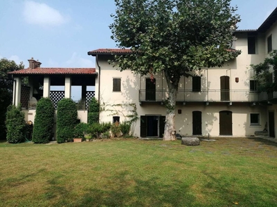 Lussuoso casale in vendita via F. TURATI SNC, Sirone, Lecco, Lombardia