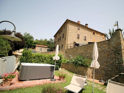 Lussuoso casale in vendita Vinci, Toscana