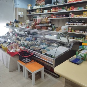 Negozio Alimentare in vendita a Grugliasco via Cesare Battisti, 16