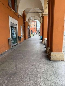 Negozio in affitto a Modena