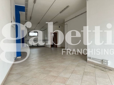 Negozio in Affitto a Roma, 600€, 70 m²