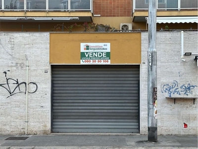 Negozio in vendita a Bari via peucetia 34