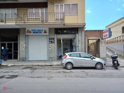 Negozio in vendita a Taranto via Cugini 3