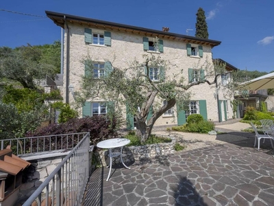 Prestigiosa casa di 300 mq in vendita Verona, Italia