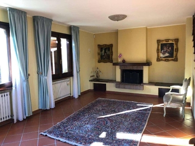 Prestigiosa casa di 450 mq in affitto Castellarano, Emilia-Romagna