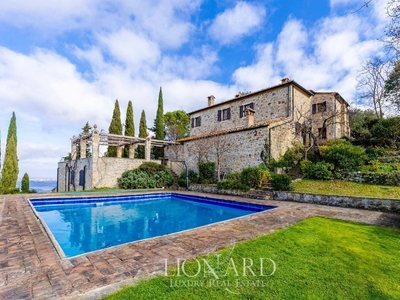 Prestigiosa tenuta di lusso con piscina e terrazza panoramica in vendita nelle colline che circondano Siena