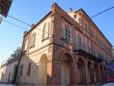 Prestigiosa villa di 1000 mq in vendita, Via Cesare Rossi, 11, Poirino, Provincia di Torino, Piemonte