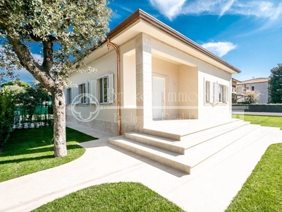 Prestigiosa villa di 120 mq in vendita, Via Filippo Corridoni, Pietrasanta, Toscana