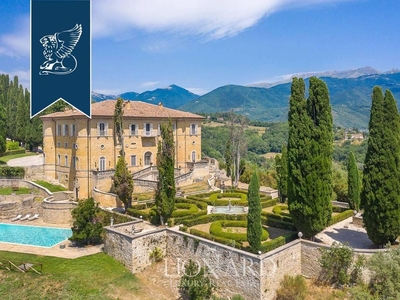 Prestigiosa villa di 1230 mq in vendita, Rieti, Lazio