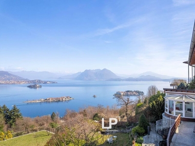 Prestigiosa villa di 189 mq in vendita Via Madonna della Neve,, Stresa, Verbano-Cusio-Ossola, Piemonte