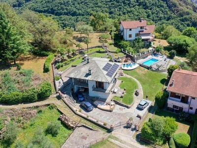 Prestigiosa villa di 216 mq in vendita, Via Al Culmine, Colico, Lombardia