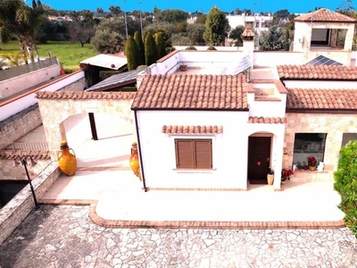 Prestigiosa villa di 234 mq in vendita via Cucuzziello, Bisceglie, Puglia