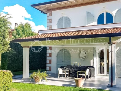 Prestigiosa villa di 240 mq in vendita, Via Trento, 90, Forte dei Marmi, Toscana