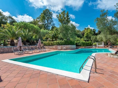 Prestigiosa villa di 292 mq in vendita, Polignano a Mare, Puglia