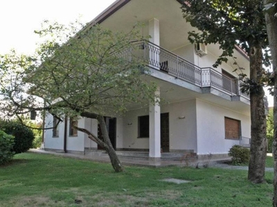 Prestigiosa villa di 300 mq in vendita Via monte ortigara, Arona, Novara, Piemonte