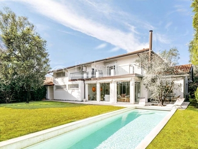 Prestigiosa villa di 315 mq in vendita, Via Amerigo Vespucci, 15, Pietrasanta, Lucca, Toscana