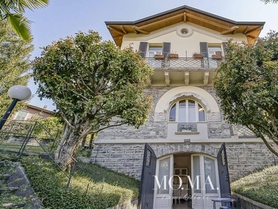 Prestigiosa villa di 320 mq in vendita Lierna, Italia