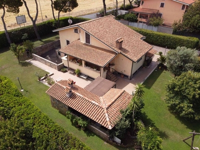 Prestigiosa villa di 320 mq in vendita, via delle Nespole, Roma, Lazio