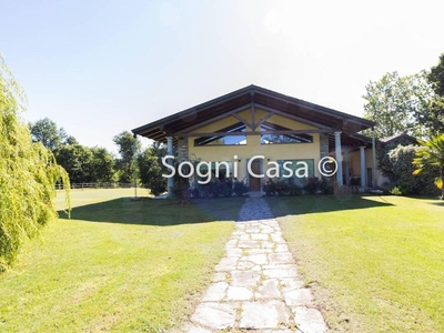 Prestigiosa villa di 320 mq in vendita, Via Don Giovanni Minzoni, Bellinzago Novarese, Novara, Piemonte