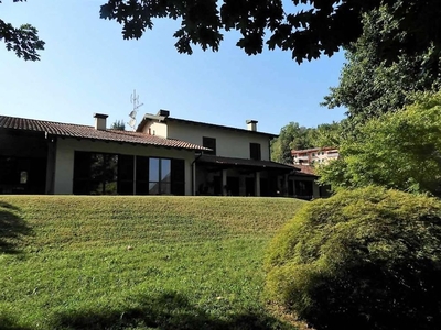 Prestigiosa villa di 350 mq in vendita, via Chiso, Laveno-Mombello, Varese, Lombardia