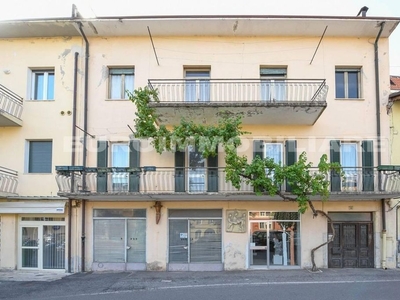 Prestigiosa villa di 360 mq in vendita, Piazza Sergio Bresciani, 19, Salò, Brescia, Lombardia