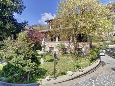 Prestigiosa villa di 362 mq in vendita via Menaggio 22, Carlazzo, Lombardia