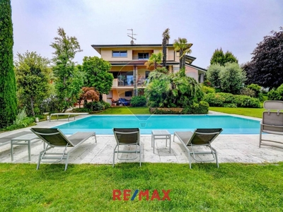 Prestigiosa villa di 380 mq in vendita, Via Verdi, 27, Desenzano del Garda, Lombardia