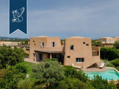Prestigiosa villa di 400 mq in vendita Pula, Sardegna