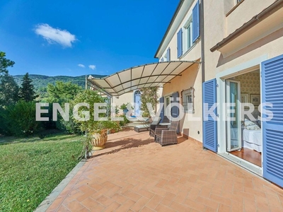 Prestigiosa villa di 402 mq in vendita, Campo nell'Elba, Italia