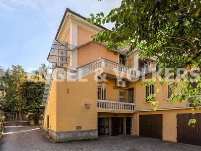 Prestigiosa villa di 440 mq in vendita Via Bellombra, 9, Bologna, Emilia-Romagna