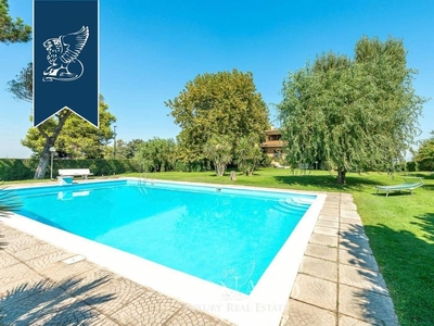 Prestigiosa villa di 450 mq in vendita Roma, Italia