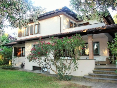 Prestigiosa villa di 450 mq in vendita Via Carlo Pisacane, Pietrasanta, Lucca, Toscana