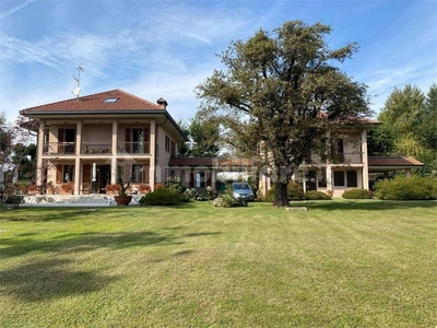 Prestigiosa villa di 500 mq in vendita, Via Angera, Sesto Calende, Lombardia