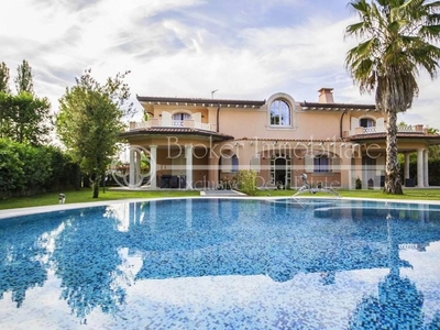 Prestigiosa villa di 510 mq in vendita Via Palmiro Togliatti, Forte dei Marmi, Lucca, Toscana