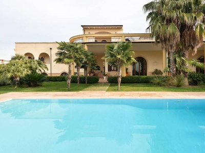 Prestigiosa villa di 634 mq in vendita Via Giulio Cesare, San Donaci, Brindisi, Puglia