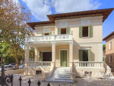 Prestigiosa villa di 665 mq in vendita Pesaro, Marche