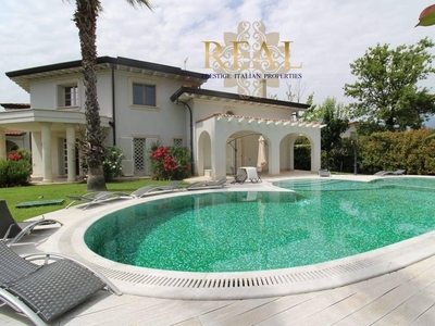 Prestigiosa villa di 690 mq in vendita, Via Nizza, Forte dei Marmi, Toscana