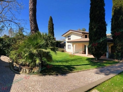 Prestigiosa villa di 700 mq in affitto Largo dell'Olgiata, 15, Roma, Lazio