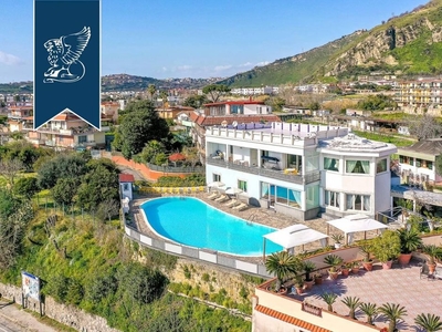 Prestigiosa villa di 997 mq in vendita Pozzuoli, Campania
