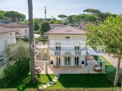 Prestigiosa villa in vendita Forte dei Marmi, Italia