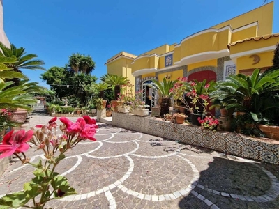 Prestigiosa villa in vendita via Dante Alighieri, Procida, Napoli, Campania