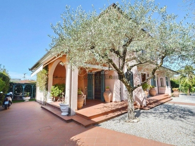 Prestigiosa villa in vendita Via Palestro, Forte dei Marmi, Toscana
