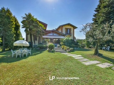 Prestigiosa villa in vendita via per barza, Angera, Varese, Lombardia