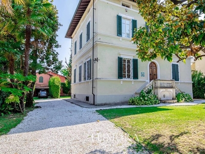Prestigiosa villa in vendita Via Versilia, Lucca, Toscana