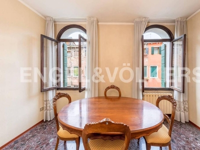 Prestigioso appartamento di 105 m² in vendita Fondamenta Rio Marin, Venezia, Veneto